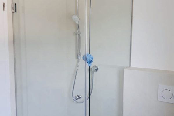 1210D59F-51E5-43A7-97F6-42B3CF95051E