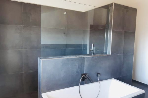 Duschabtrennung aus Glas