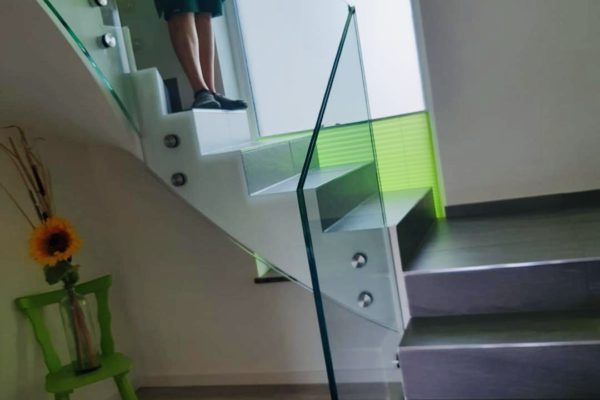 Glasabtrennung Treppenbereich
